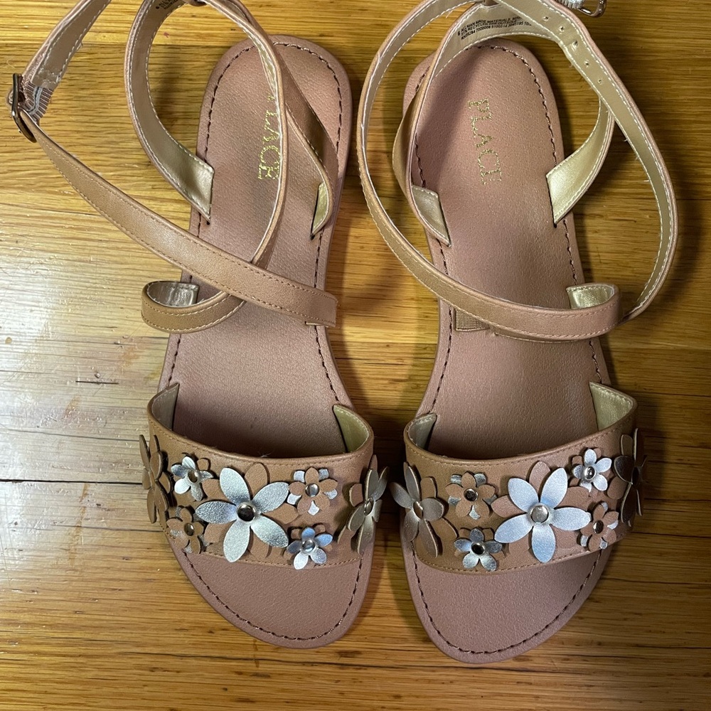 Place Rialto Tan Floral Sandals